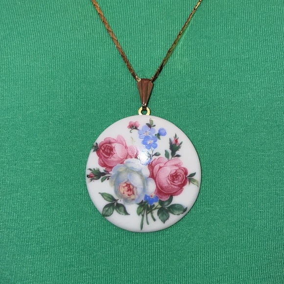 Vintage 1960’s Porcelain floral necklace on gold chain.  30” - Picture 2 of 5